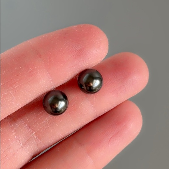 Sterling Silver Black Pearl Earring – Elegant, Hypoallergenic & Timeless 8mm - Picture 5 of 8